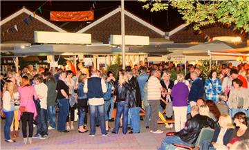Rappelvoll ist es an den Partyabenden beim Ortsgemeinschaftsfest in Langen. Zahlreiche Bürger kommen, klönen und verzehren. So soll es auch in diesem Jahr wieder sein. Die Veranstalter wünschen sich viele zahlende Gäste.