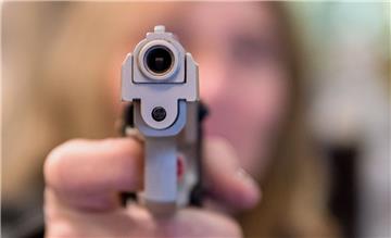 Raub in Cuxhaven: Die Polizei konnte nicht sagen, ob es eine scharfe Waffe oder eine Spielzeugpistole war.