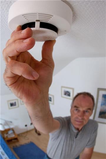 Rauchwarnmelder müssen ab dem kommenden Jahr in allen Wohnhäusern installiert werden. Foto  Remmers