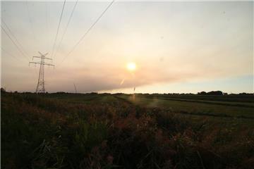 Rauchwolke in Nordenham: Die Ursache liegt wohl in Meppen. Foto: Lorenz