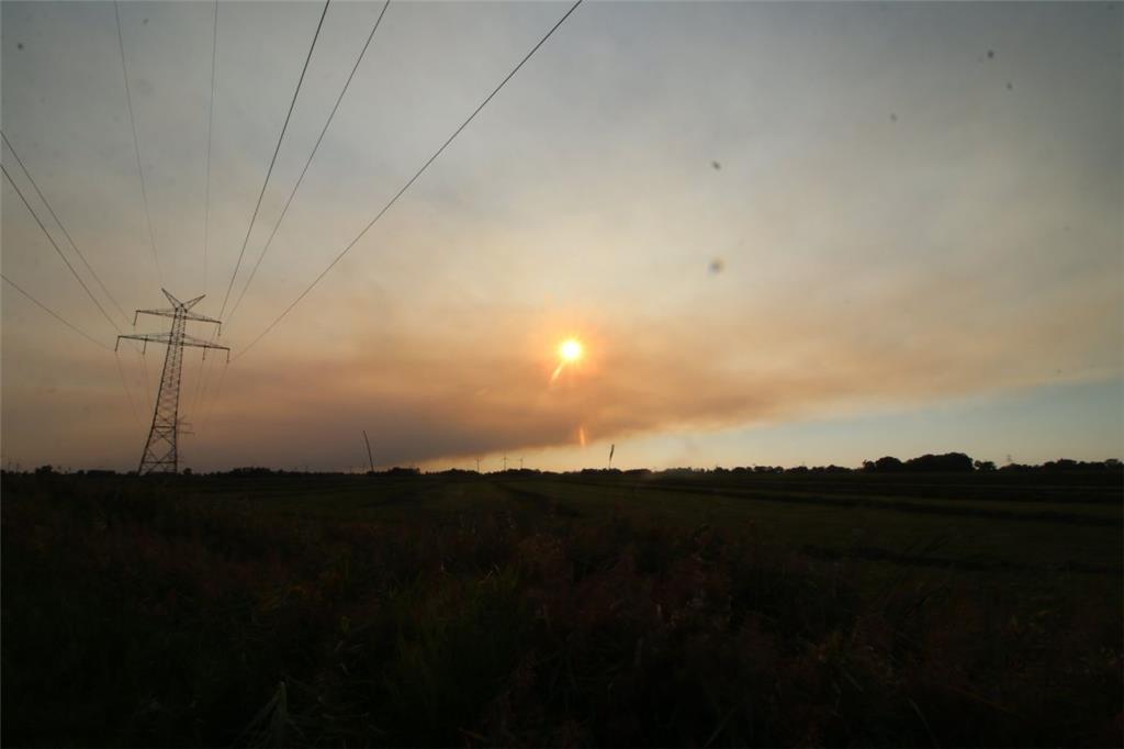 Rauchwolke in Nordenham: Die Ursache liegt wohl in Meppen. Foto: Lorenz