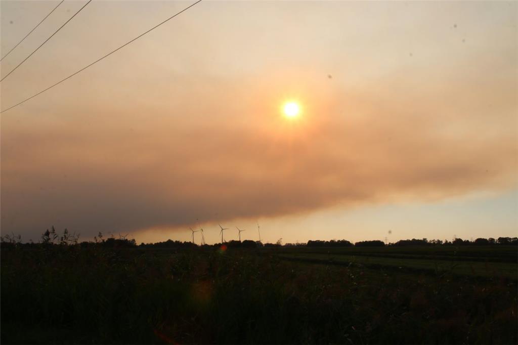 Rauchwolke in Nordenham: Die Ursache liegt wohl in Meppen. Foto: Lorenz