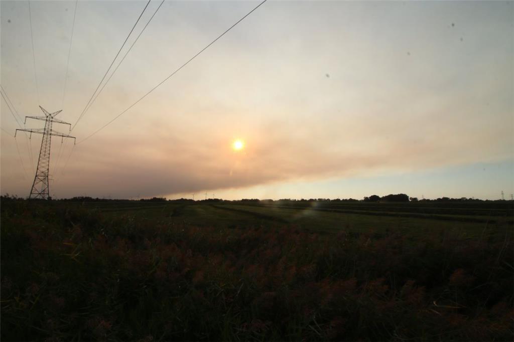 Rauchwolke in Nordenham: Die Ursache liegt wohl in Meppen. Foto: Lorenz