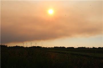 Rauchwolke in Nordenham: Die Ursache liegt wohl in Meppen. Foto: Lorenz