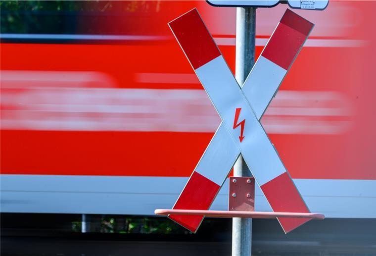 Neuer Vorstoß für das 10-Euro-Ticket Raus aus dem Auto, rein in die Bahn, das ist das Ziel der Initiative für das 10-Euro-Tagesticket.