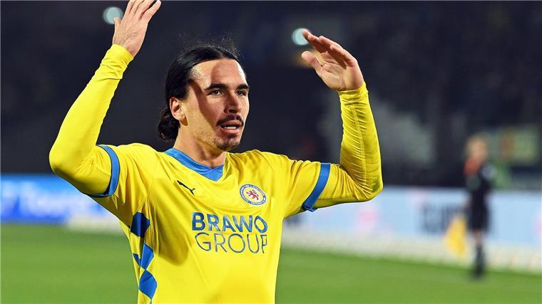 Eintracht Braunschweig und FC St. Pauli trennen sich 1:1 Rayan Philippe traf per Elfmeter für Braunschweig.