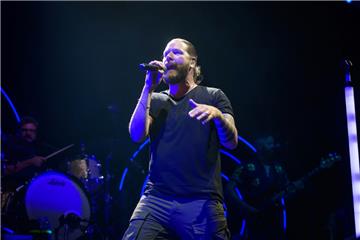 Rea Garvey während seines Konzertes auf dem Wilhelm-Kaisen-Platz. 
