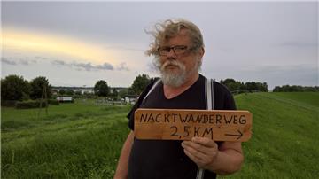 Rechtenfleths Hafenmeister Andree Flieger hatte den Nacktwanderweg in Hagen ins Gespräch gebracht.
