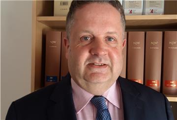 Rechtsanwalt Peter Grün beantwortet Rechtsfragen rund um die Coronakrise.