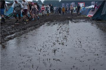 Regen und Schlamm dominieren derzeit beim Hurricane-Festival.