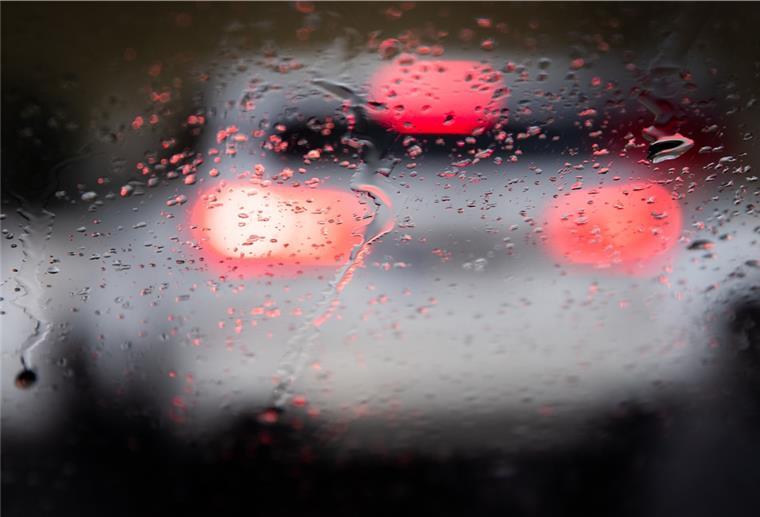 Glätte sorgt vor allem in Bremen für Unfälle Regen und Schneeregen haben in der Nacht und am Morgen wieder für Glätte auf den Straßen gesorgt.