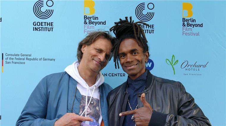 Regisseur Markus Goller (l) und Fabrice „Fab“ Morvan bei der Eröffnung des Filmfestivals „Berlin & Beyond“ in San Francisco.