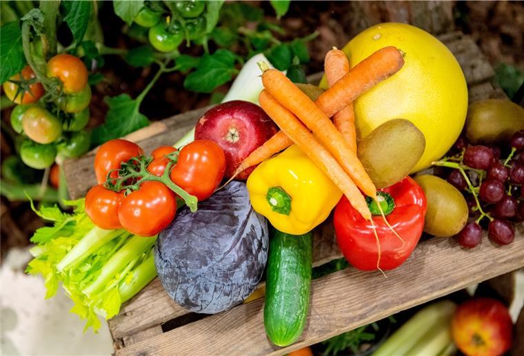 Reichlich Gemüse uund Obst wird beim Regio-Markt Beverstedt angeboten.