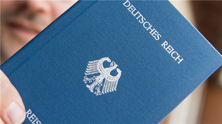 Reichsbürger auch in der Wesermarsch Reichsbürger sehen sich als Bürger des nicht mehr existenten Deutschen Reichs an. Sie missachten die Bundesrepublik Deutschland und ihre demokratischen Institutionen.