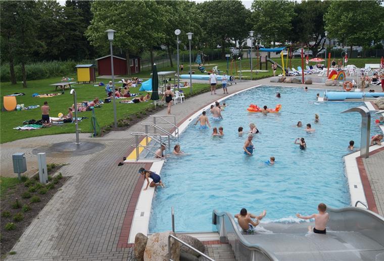Nordenhamer Freibad wieder geöffnet Rein ins Vergnügen. Das Freibad ist geöffnet. Die Temperaturen passen.