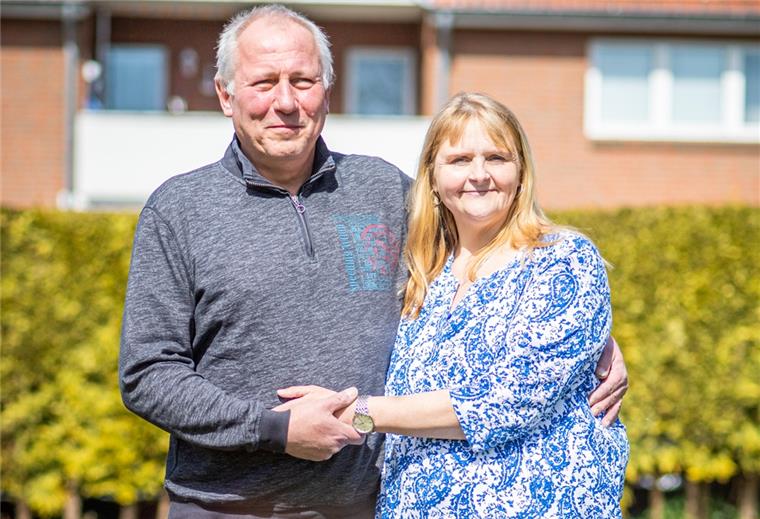 Reingard Jacob-Busse (51) und Bernd Busse (61) sind sich sicher: Von ihrer Hochzeit in Corona-Zeiten werden sie noch lange erzählen.