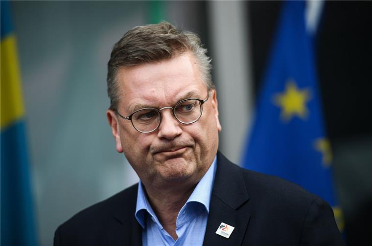 DFB-Präsident Reinhard Grindel tritt zurück Reinhard Grindel tritt als DFB-Präsident zurück.