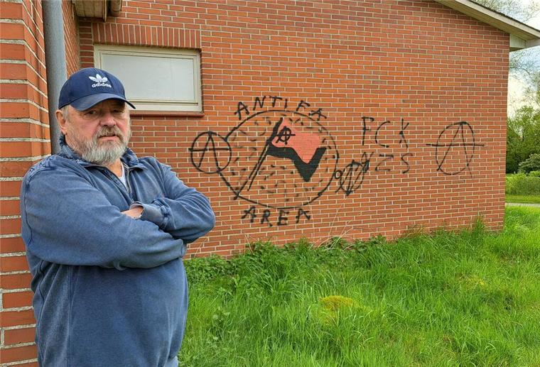 Vandalismus: TSV Uthlede spricht Hausverbote aus Reinhold Wohltmann, Vorsitzender des TSV Uthlede, ärgert sich über den Vandalismus am Vereinsheim.