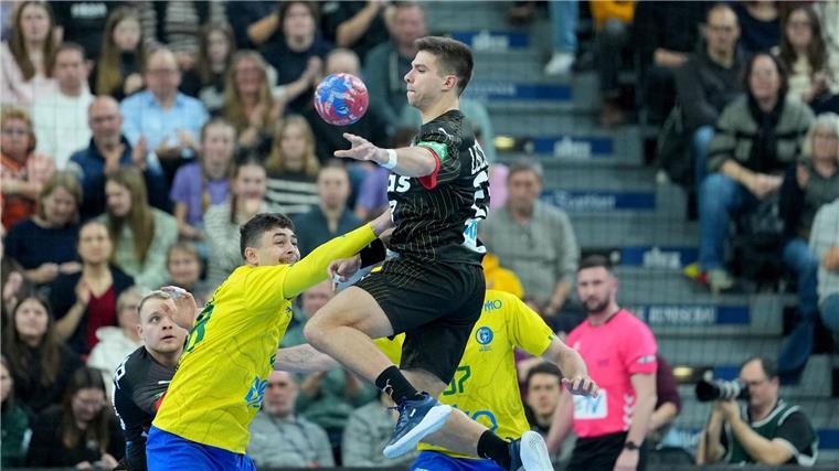WM im Blick: Handballer gewinnen gegen Brasilien Renars Uscins belebte das deutsche Spiel.