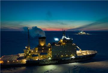 Rendevouz im Eis: Der russische Eisbrecher „Kapitan Dranitsyn“ (vorne) und die „Polarstern“.