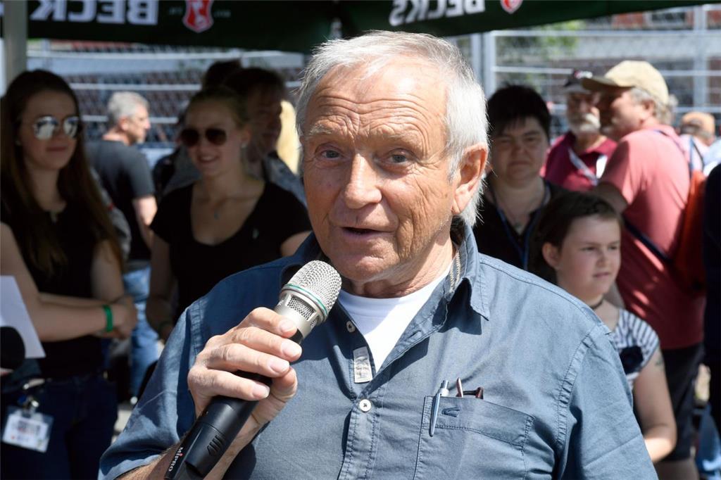 Rennsprecher Egon Müller im Einsatz. Foto: Scheer