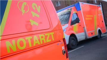 Rettungskräfte bargen die Frau nach ihrem Sturz in die Biogasanlage. (Symbolbild)