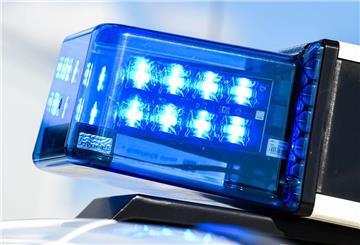  Ein Blaulicht auf dem Dach eines Einsatzfahrzeugs.  