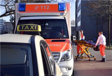 Rettungswagen werden immer öfter als Taxi ins Krankenhaus missbraucht.