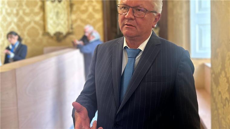 Rheinmetall will „globaler Rüstungschampion“ werden Rheinmetall-Chef Armin Papperger im Oktober bei einer Pressekonferenz in Rom, bei der Pläne für eine gemeinsame Panzerproduktion mit dem italienischen Konzern Leonardo vorgestellt wurden.