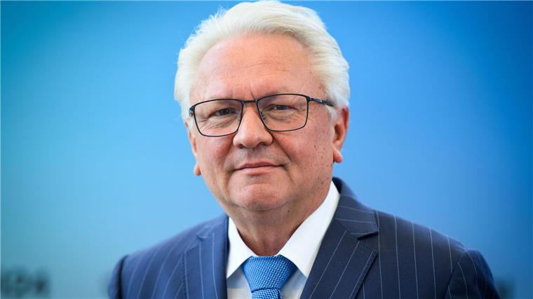 Rheinmetall-Aktie erstmals bei 1.000 Euro Rheinmetall-Chef Armin Papperger ist erfreut über den Aktienkurs seiner Firma.
