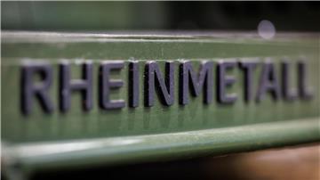 Rheinmetall-Logo auf einem Militärfahrzeug - die Nachfrage nach den Rüstungsgütern des Düsseldorfer Unternehmens ist stark gestiegen.