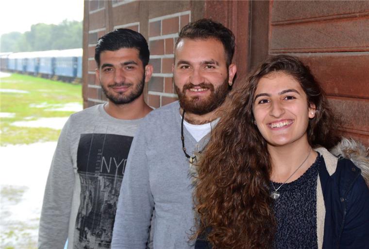 Theaterprojekt im Cuxland: Syrische Flüchtlinge erzählen ihre Geschichte Rias Abumahmoud, Omid und Oria Daoud (von links) sind nur drei der syrischen Laiendarsteller in der Produktion „Wir haben die Angst gefressen“, die ab Mittwoch in Cuxland gezeigt wird.