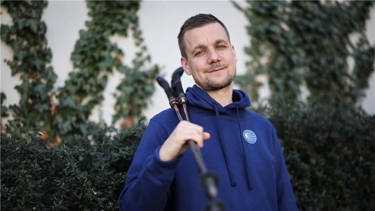Riesenblasen, Riesenstreit, Riesenrausch - für Tobi Schlegl war die Zeit mit seiner Mutter auf dem Jakobsweg Leid und Freude zugleich. 