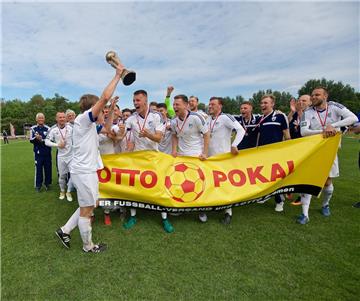 Riesenjubel bei den Fußballern der Leher TS: Im Lotto-Pokal-Finale haben sie den großen Favoriten Bremer SV nach Elfmeterschießen geschlagen. Jetzt stehen sie in der 1. Runde des DFB-Pokals und dürfen von Bayern München träumen.   