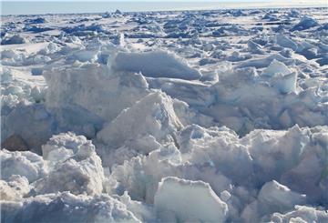 Riesige Eisflächen:Das Meereis in der Antarktis taut nicht so wie das in der Arktis.