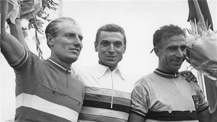 Zweimaliger Rad-Weltmeister Van Looy gestorben Rik Van Looy (M) wurde der „Kaiser von Herentals“ genannt.