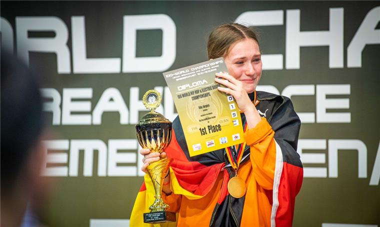 Rike Jürgens ist Weltmeisterin im Hip-Hop Rike Jürgens von der Tanzschule Beer in Bremerhaven ist Weltmeisterin.