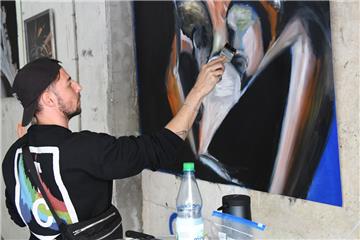 Robert Döfert aus Berlin präsentierte im vergangenen Jahr Malerei und Installation mit dem Titel „Let love mercy“.