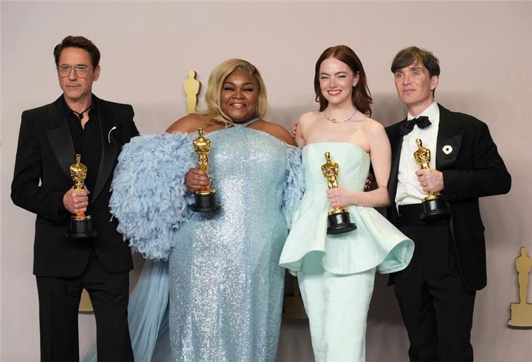 Robert Downey Jr. gewinnt 2024 einen Oscar für die beste Nebenrolle in „Oppenheimer“