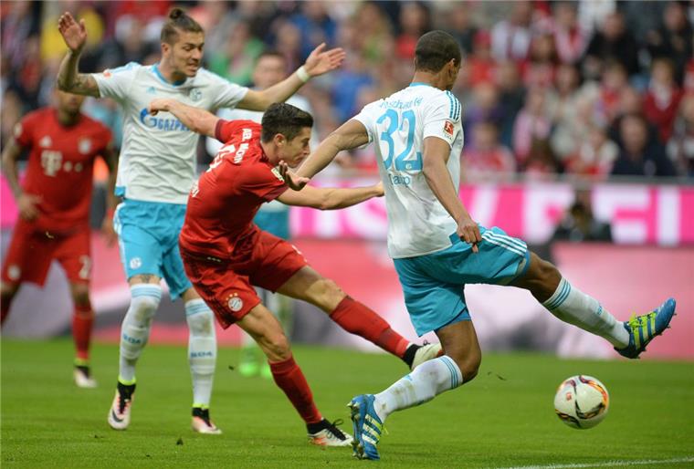 Bayern unaufhaltsam auf Meisterkurs - Doppelpack von Lewandowski Robert Lewandowski (FC Bayern München) Lewandowski leitete mit seinen Saisontoren 26 und 27 das am Ende noch deutliche 3:0 (0:0) des deutschen Rekordchampions gegen FC Schalke 04 ein.