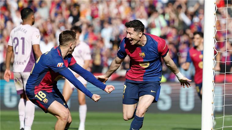 Deutscher Trainer in Spanien spitze Robert Lewandowski und seine Kollegen vom FC Barcelona schießen gerade viele Tore.