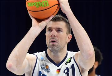 Robert Oehle bleibt für zwei weiter Jahre bei den Eisbären Bremerhaven.