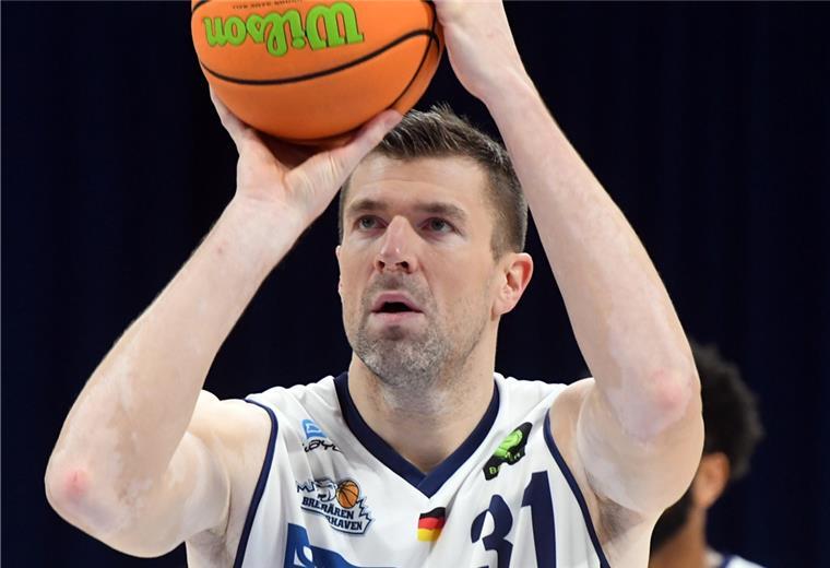 Robert Oehle ist ein wichtiger Spieler für die Eisbären. Mit dem Einsatz des Centers im Heimspiel gegen Schwenningen sieht es gut aus.