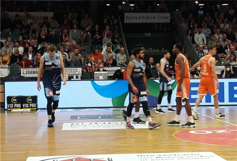 Eisbären verlieren Nordderby bei Rasta Vechta Robert Oehle (links) und Carrington Love kassierten in Vechta nach fünf Siegen in Folge wieder eine Niederlage.