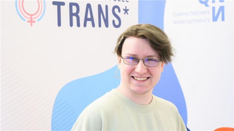 Hunderte Personen ändern Geschlechtseintrag und Vornamen Robin Ivy Osterkamp von der Landesstelle Trans* bezeichnet das neue Selbstbestimmungsgesetz als „Meilenstein“.