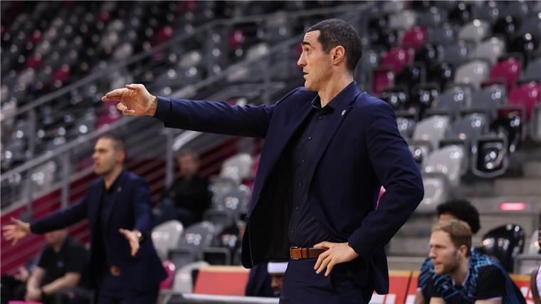 Telekom Baskets Bonn trennen sich von Trainer Moors Roel Moors wurde von den Telekom Baskets Bonn beurlaubt.