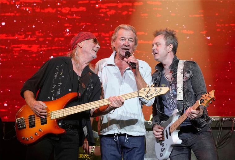 Neuer Gitarrist, neue Energie: Deep Purple in Bestform Roger Glover (l-r), Ian Gillan und Simon McBride von Deep Purple