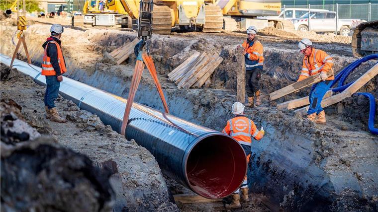 Netzbetreiber plant weitere Pipeline für Gastransport Rohre für die Wilhelmshavener Anbindungsleitung (WAL) werden verlegt.