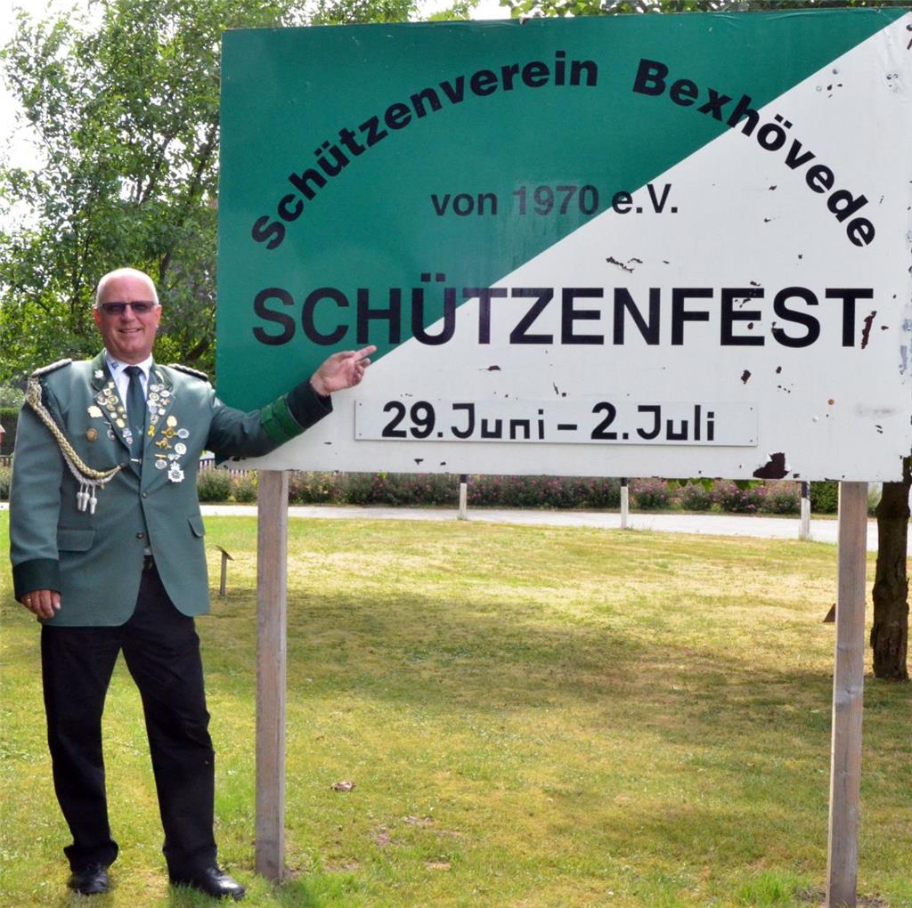 Rolf Krüdener, Vorsitzender des Schützenvereins Donnern, kann sich zurücklehnen,...
