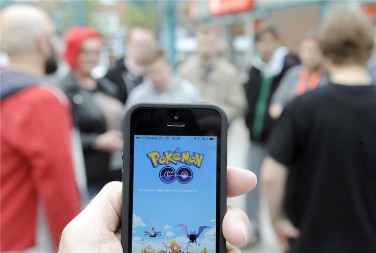 Roman Broy organisiert Treffen mit anderen Pokémon-Trainern.
